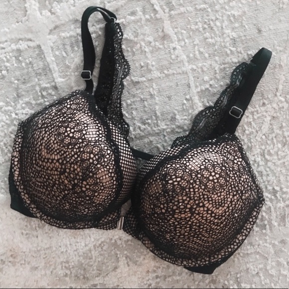 Victoria's Secret Other - VICTORIA’S SECRET BLACK AND CREAM LACE BRA 32D